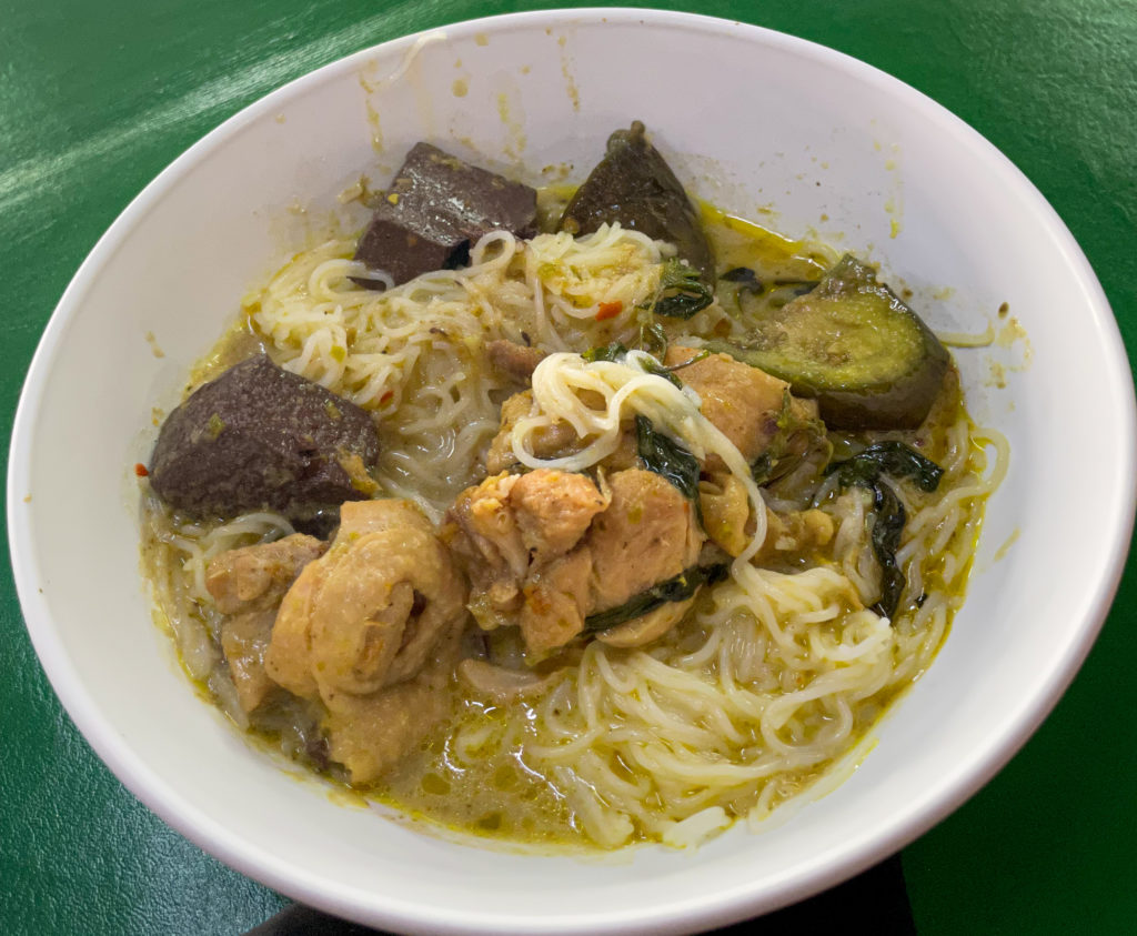 Green Curry Chicken, Sanpakoi Kanomjeen, Bangkok