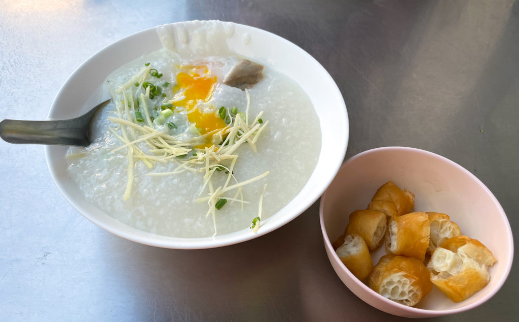 Jok (rice porridge), Jae Hmoy Kia Pork Porridge, Bangkok